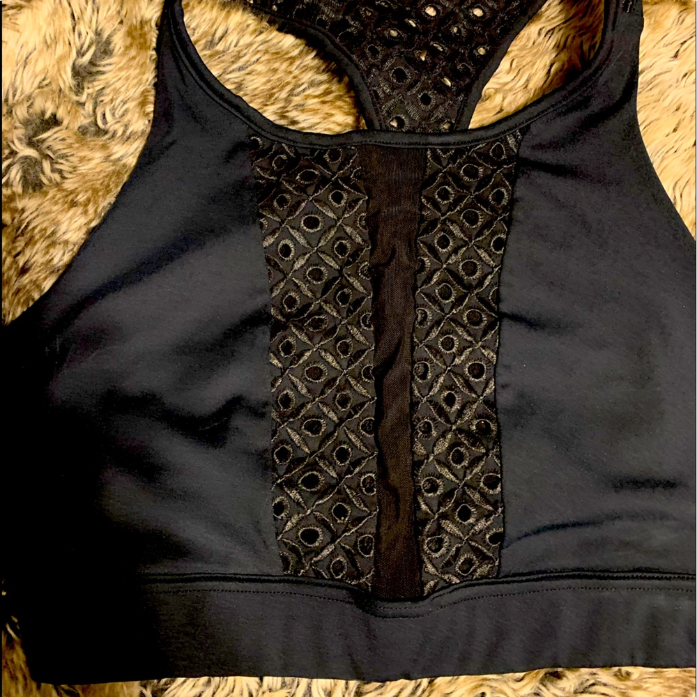 Carbon38 crop/bra with mesh